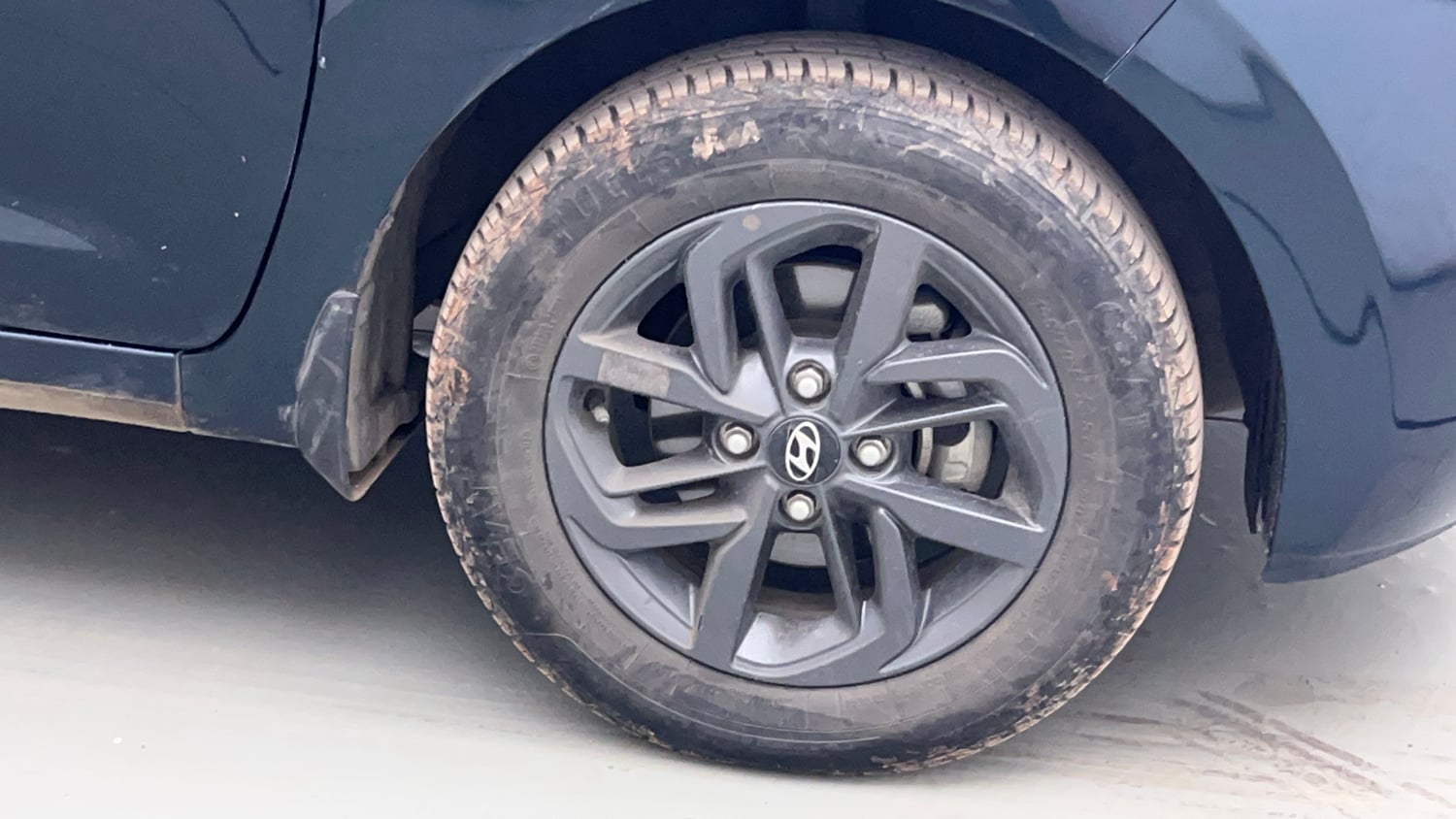 Used 2022 Hyundai Grand i10 Nios Sportz 1.2 Kappa VTVT Petrol Manual tyres RIGHT FRONT TYRE RIM VIEW