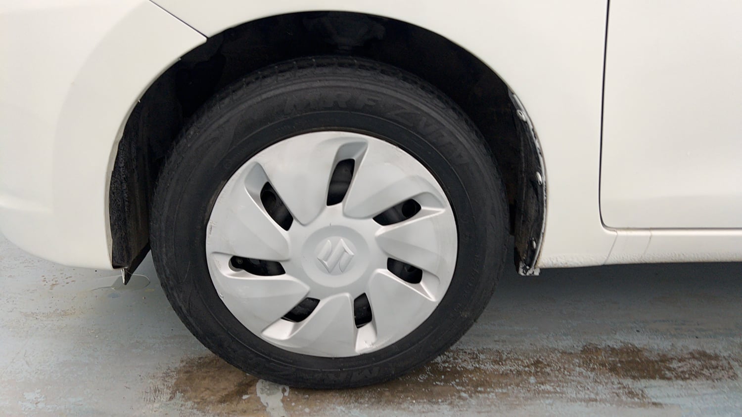 Used 2017 Maruti Suzuki Celerio VXi AMT Petrol Automatic tyres LEFT FRONT TYRE RIM VIEW