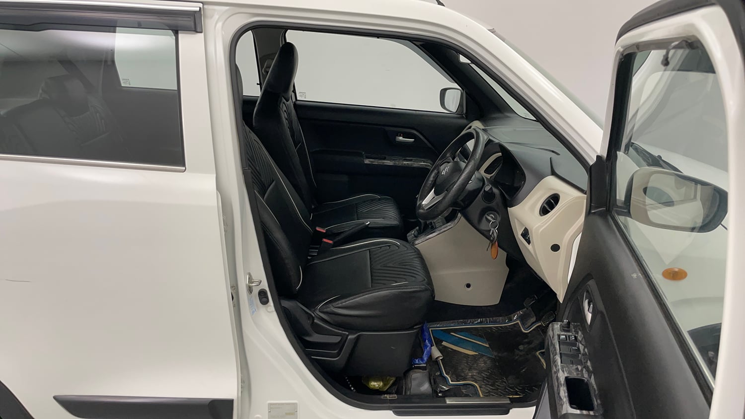 Used 2022 Maruti Suzuki Wagon R VXI 1.0 Petrol Manual interior RIGHT SIDE FRONT DOOR CABIN VIEW