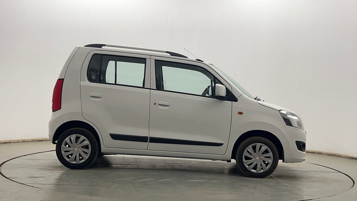 Used 2014 Maruti Suzuki Wagon R VXI Petrol Manual exterior RIGHT SIDE VIEW