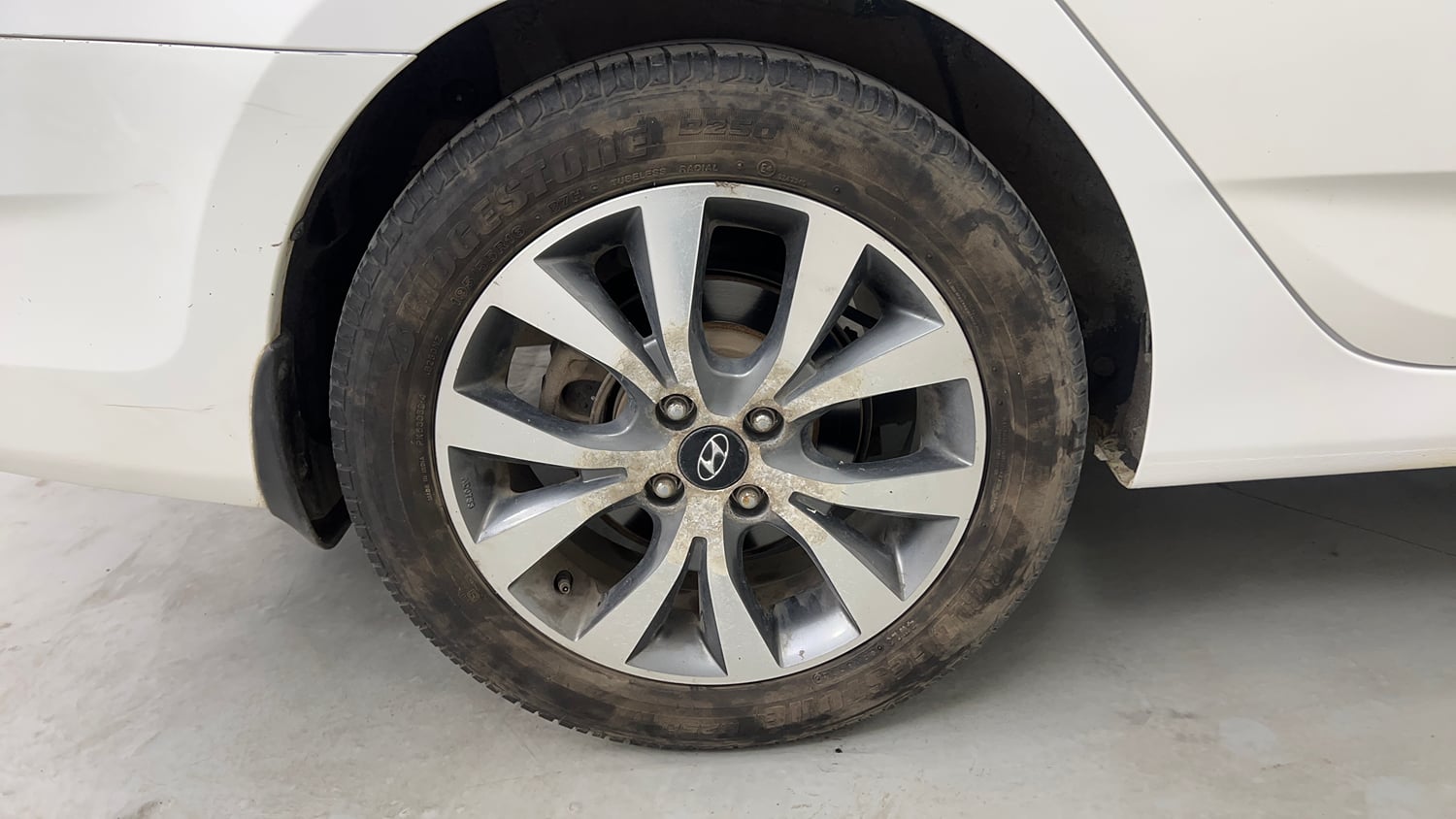 Used 2014 Hyundai Verna Fluidic 1.6 VTVT SX Petrol Manual tyres RIGHT REAR TYRE RIM VIEW