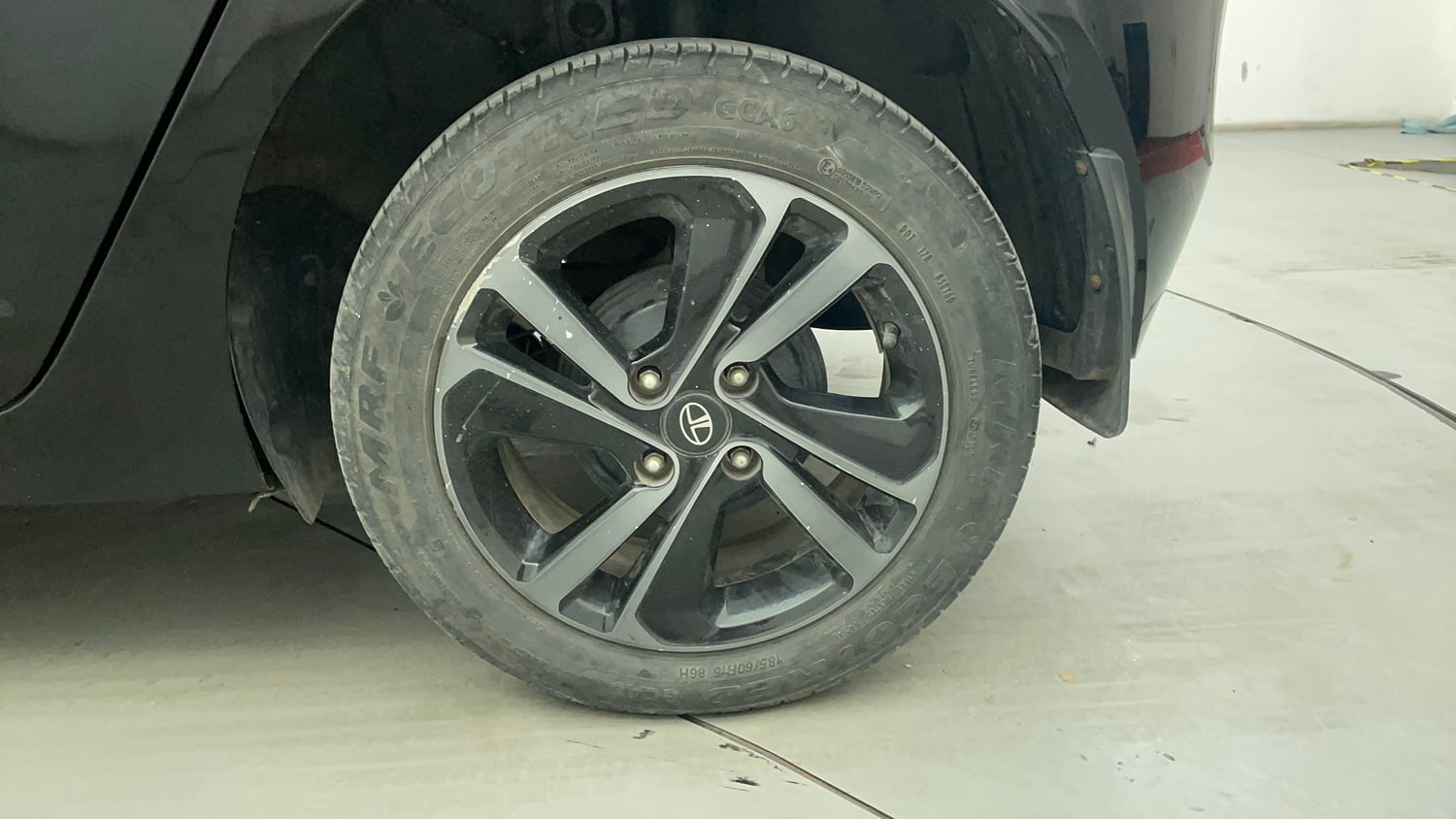 Used 2024 Tata Altroz XZA Plus (S) Dark Edition Petrol Automatic tyres LEFT REAR TYRE RIM VIEW