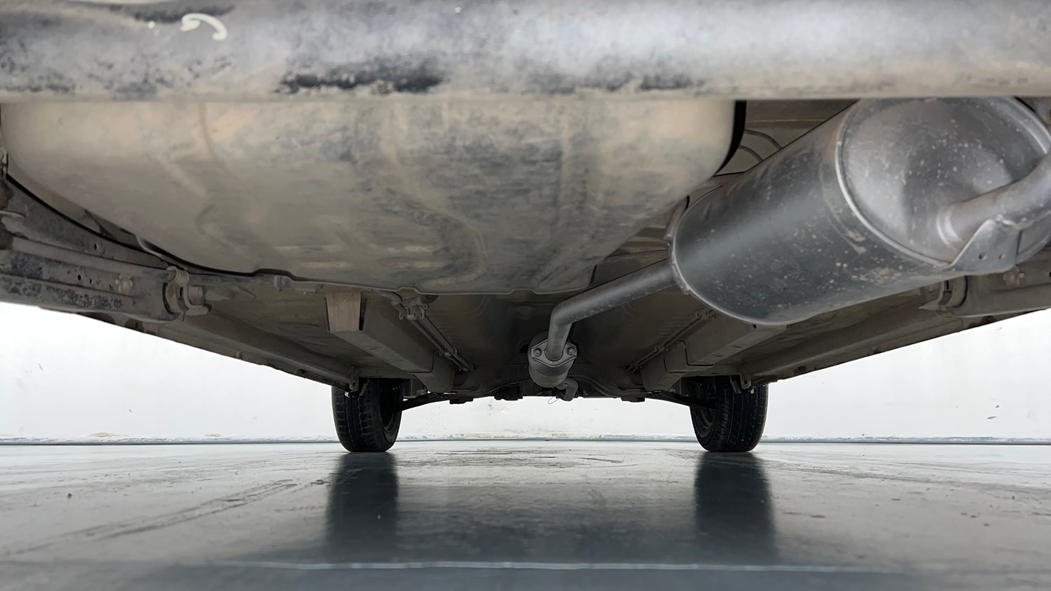 Used 2013 Maruti Suzuki Wagon R VXI Petrol Manual extra REAR UNDERBODY VIEW (TAKEN FROM REAR)