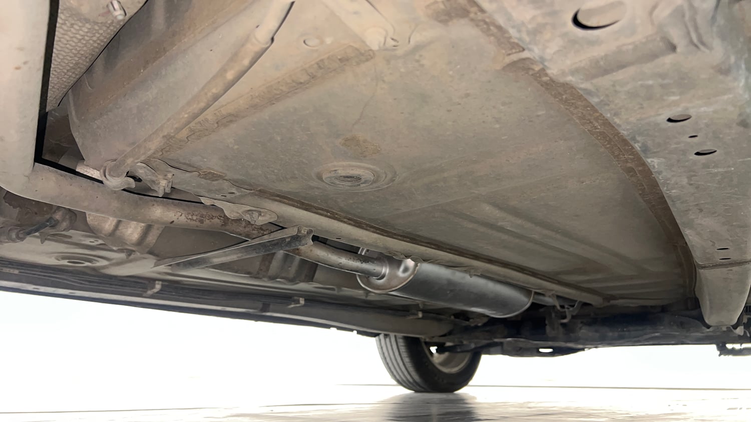 Used 2017 Maruti Suzuki Baleno Alpha 1.2 Petrol Manual extra REAR RIGHT UNDERBODY VIEW