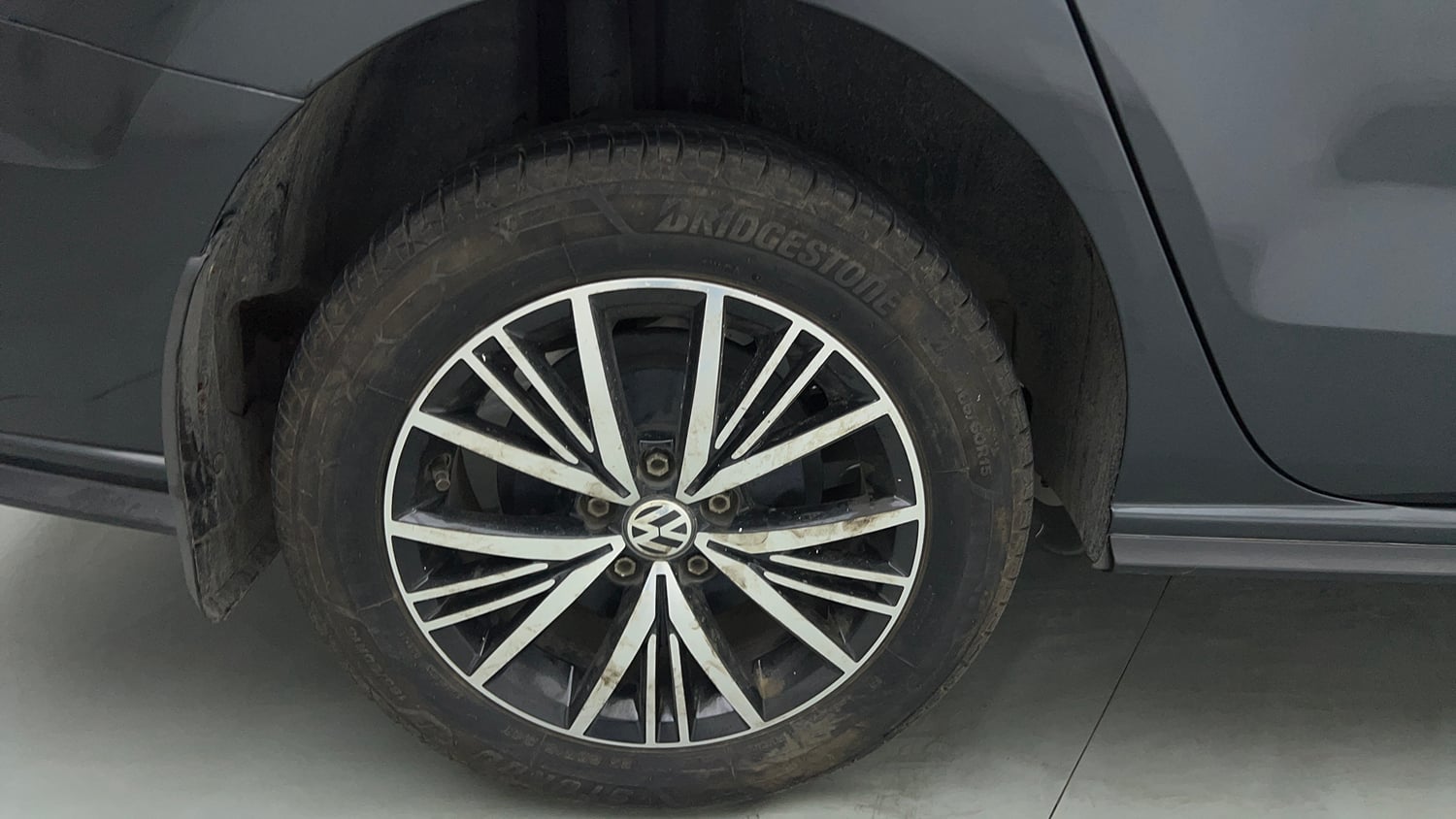 Used 2021 Volkswagen Vento Highline 1.0L TSI Automatic Petrol Automatic tyres RIGHT REAR TYRE RIM VIEW