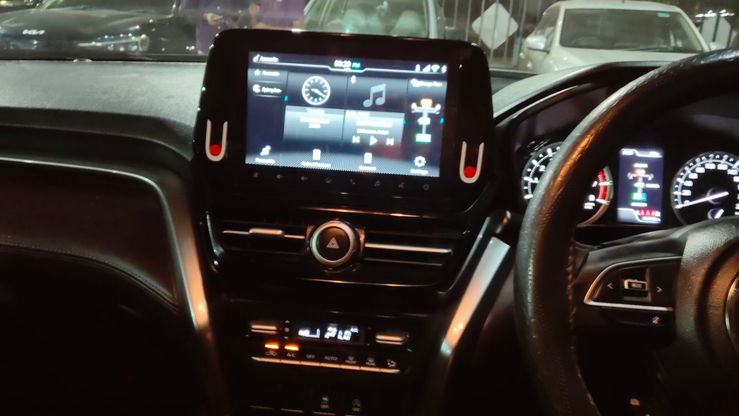 Used 2024 Maruti Suzuki Grand Vitara Zeta Smart Hybrid Petrol Manual top_features Integrated (in-dash) music system