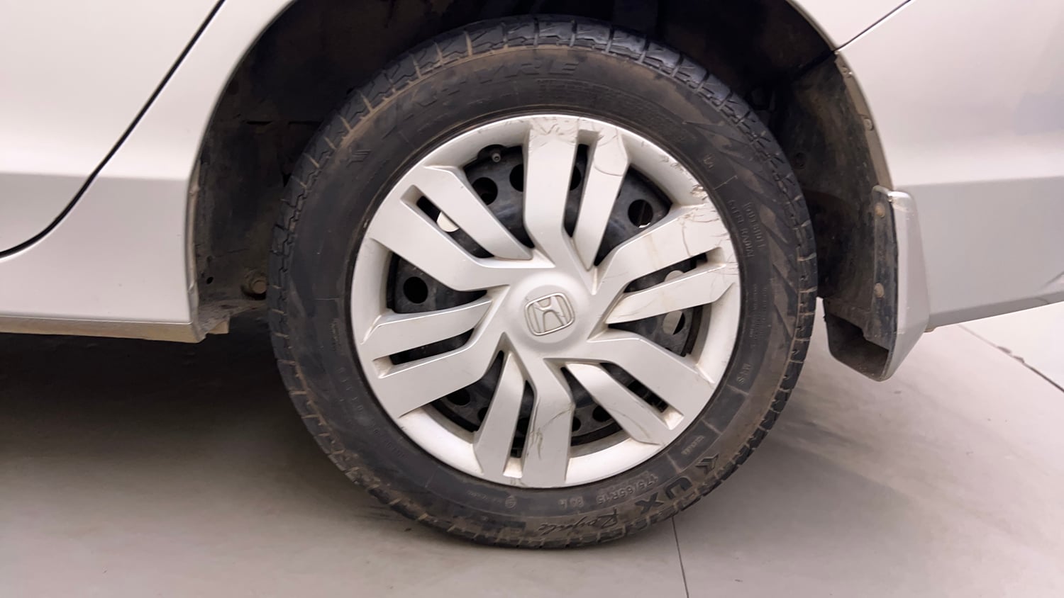 Used 2016 Honda City SV CVT Petrol Automatic tyres LEFT REAR TYRE RIM VIEW