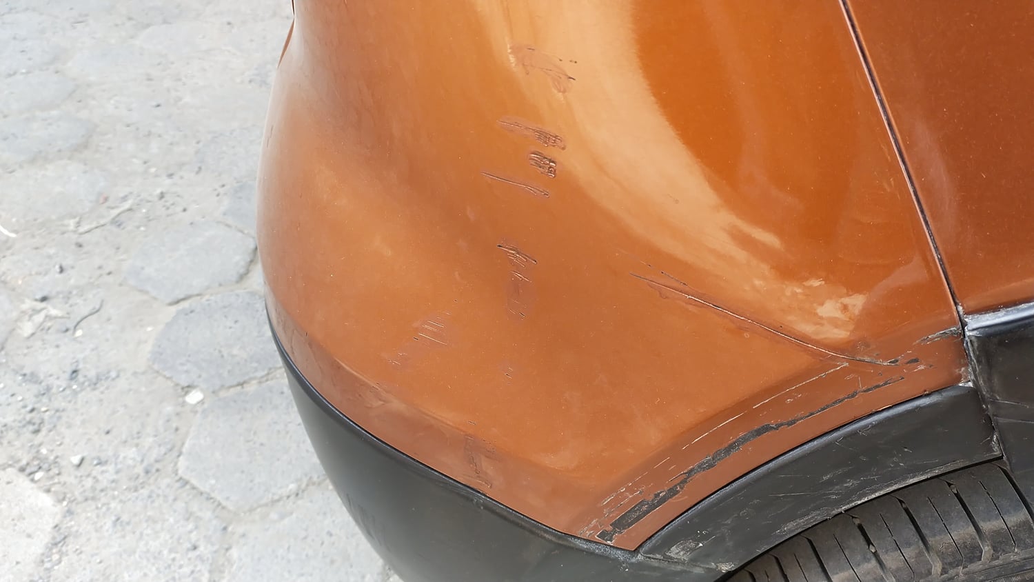 Used 2019 maruti-suzuki Vitara Brezza ZDi Plus Dual Tone AGS Diesel Automatic dents MINOR SCRATCH