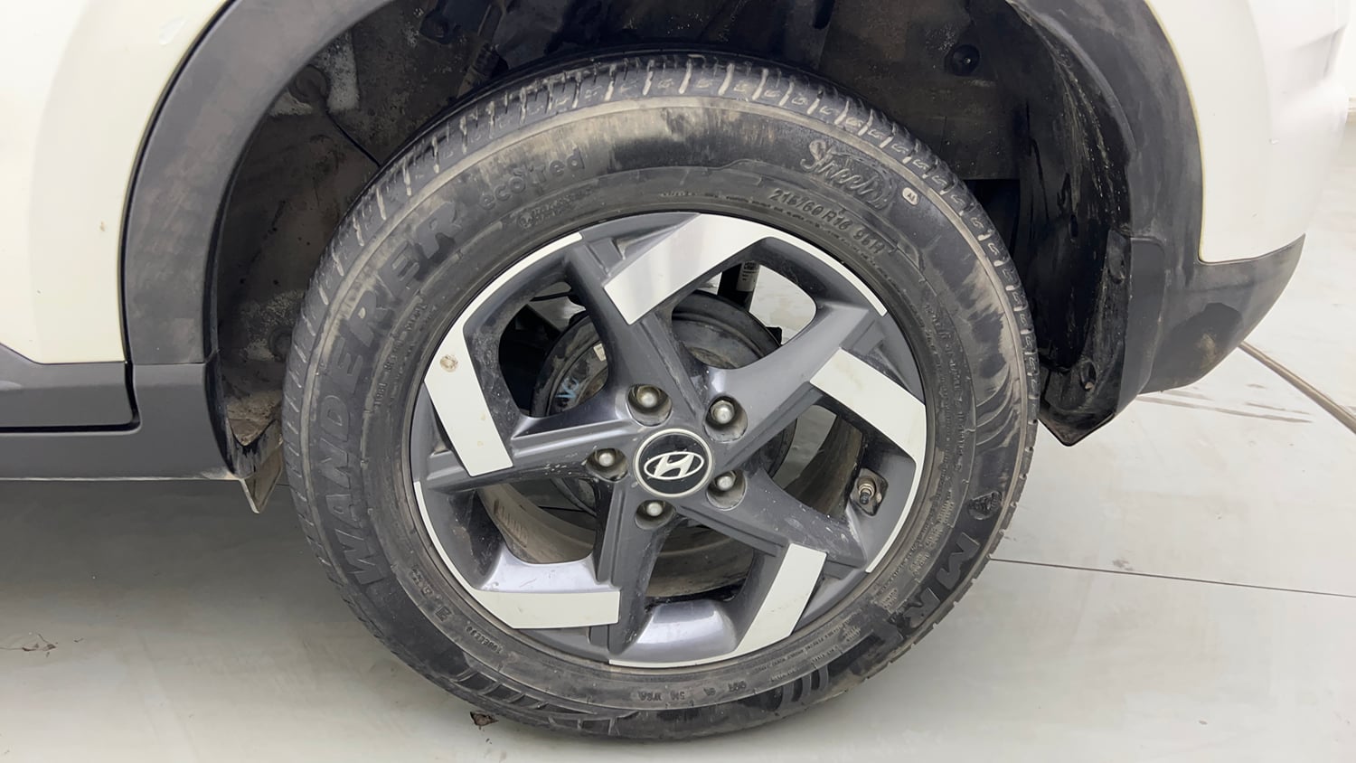 Used 2021 Hyundai Venue SX Plus 1.0 Turbo DCT Petrol Automatic tyres LEFT REAR TYRE RIM VIEW