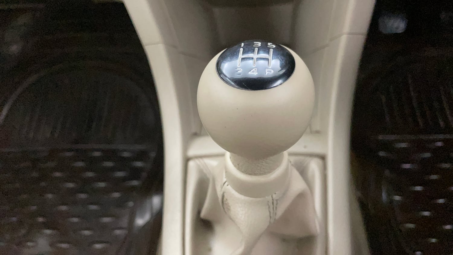 Used 2013 Maruti Suzuki Swift Dzire VXI Petrol Manual interior GEAR  KNOB VIEW