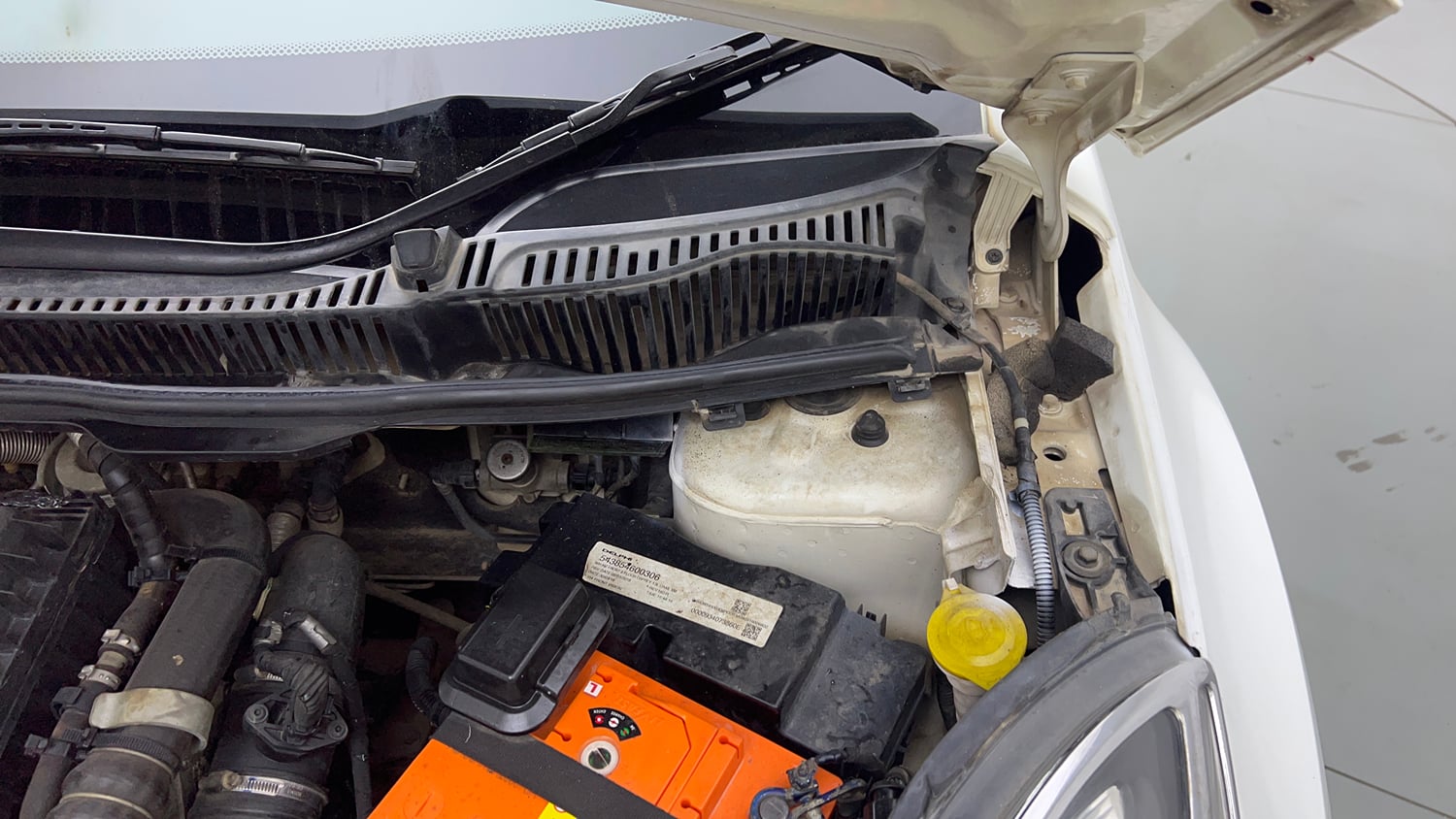 Used 2018 Tata Nexon XM Diesel Diesel Manual engine ENGINE LEFT SIDE HINGE & APRON VIEW