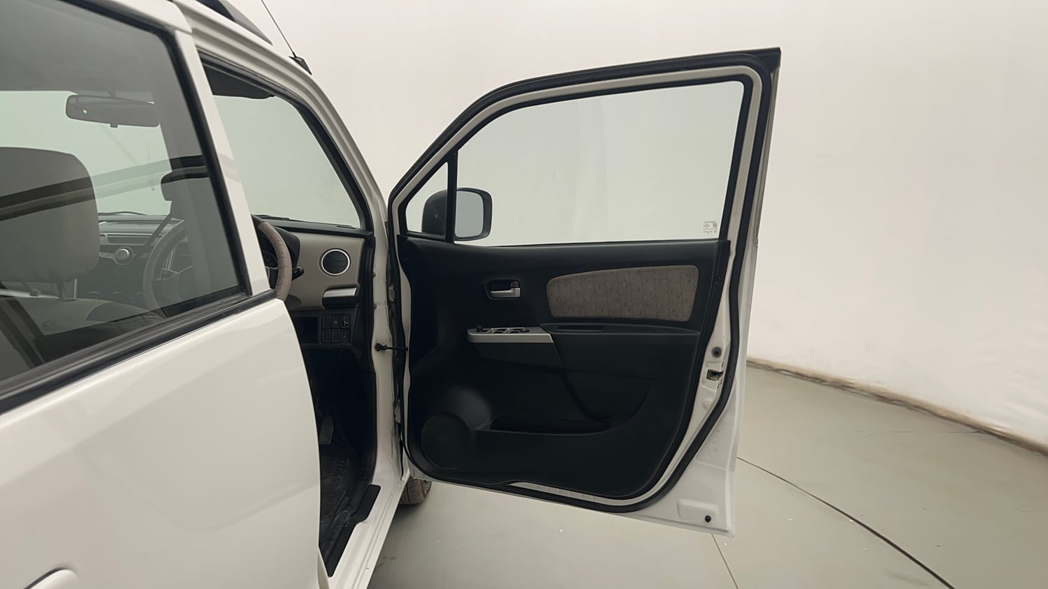 Used 2014 Maruti Suzuki Wagon R VXI Petrol Manual interior RIGHT FRONT DOOR OPEN VIEW