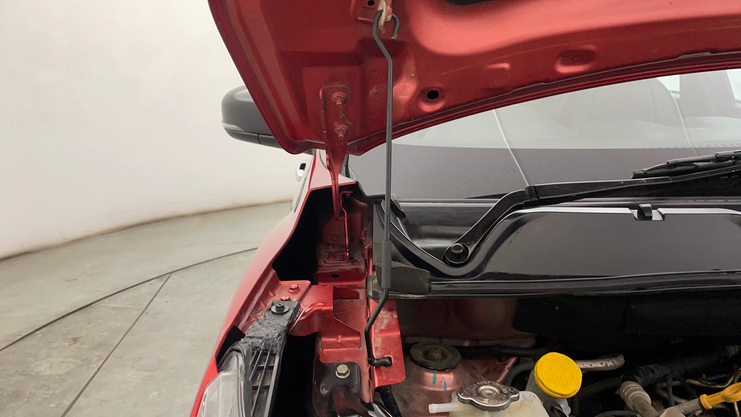 Used 2022 Nissan Magnite XV Turbo Petrol Manual engine ENGINE RIGHT SIDE HINGE & APRON VIEW
