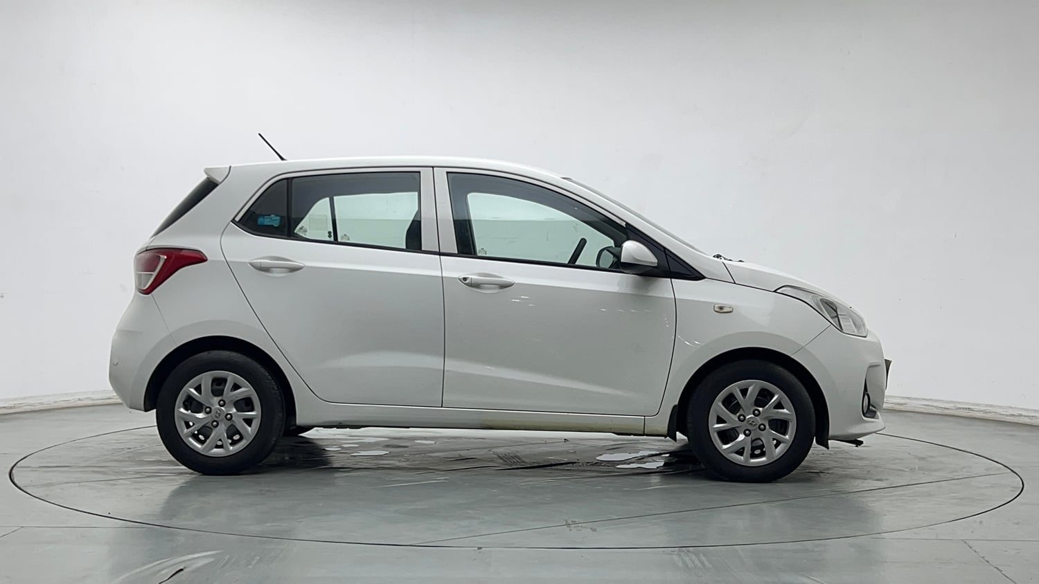 Used 2018 Hyundai Grand i10 Magna 1.2 Kappa VTVT Petrol Manual exterior RIGHT SIDE VIEW