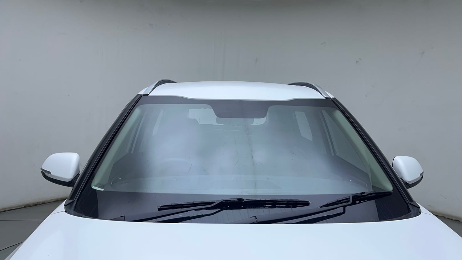 Used 2023 Kia Carens Prestige 1.5 Petrol 7 STR Petrol Manual exterior FRONT WINDSHIELD VIEW