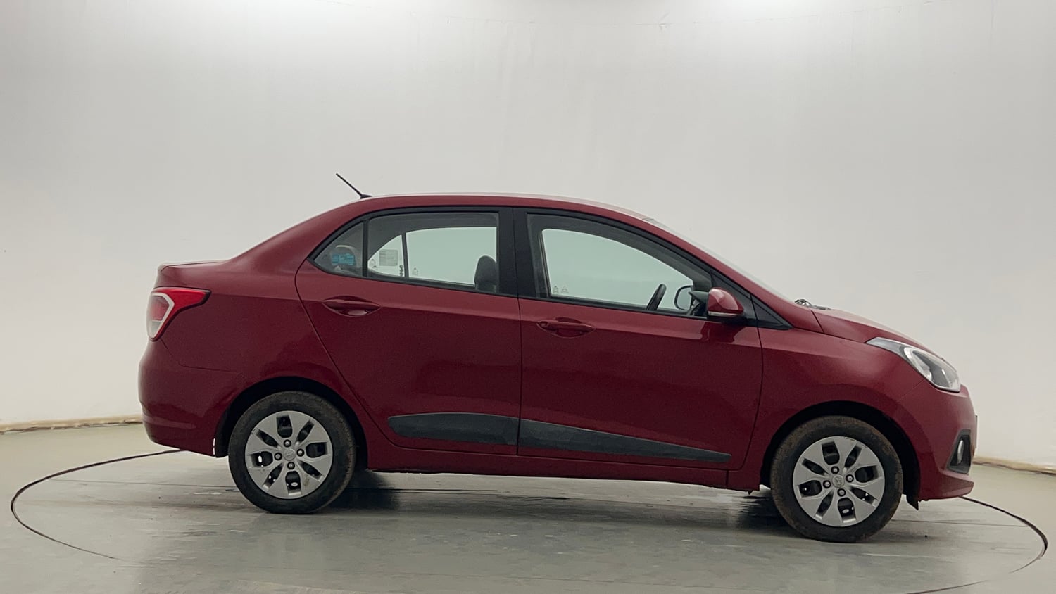 Used 2014 Hyundai Xcent S 1.2 Petrol Manual exterior RIGHT SIDE VIEW