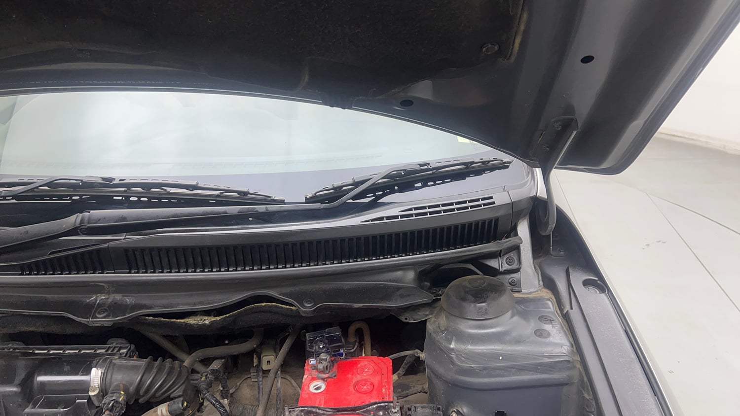 Used 2021 Maruti Suzuki Ciaz Alpha 1.5 AT Petrol Automatic engine ENGINE LEFT SIDE HINGE & APRON VIEW