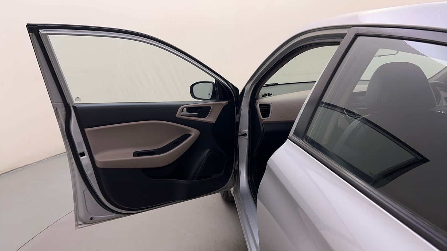 Used 2016 Hyundai Elite i20 Magna 1.2 Petrol Manual interior LEFT FRONT DOOR OPEN VIEW