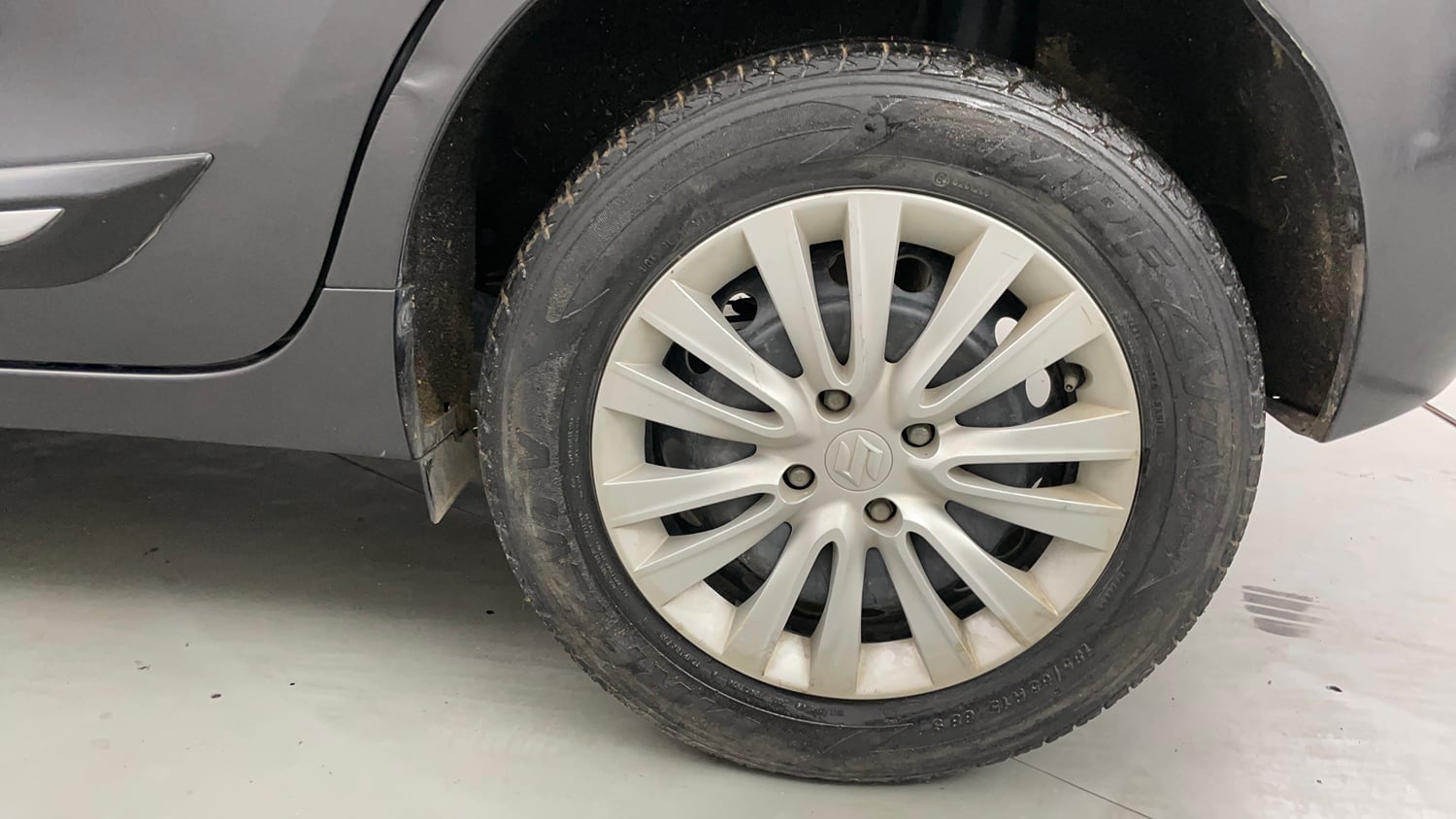 Used 2016 Maruti Suzuki Baleno Delta 1.2 Petrol Manual tyres LEFT REAR TYRE RIM VIEW