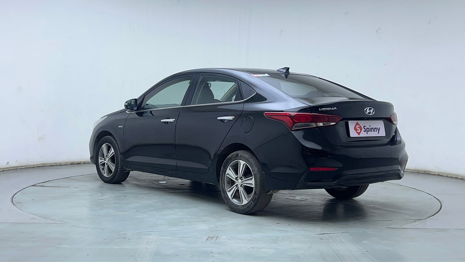 Used 2018 Hyundai Verna SX (O) 1.6 VTVT AT Petrol Automatic exterior LEFT REAR CORNER VIEW