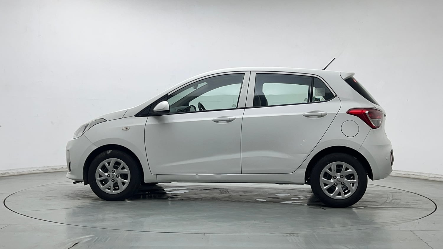 Used 2018 Hyundai Grand i10 Magna 1.2 Kappa VTVT Petrol Manual exterior LEFT SIDE VIEW