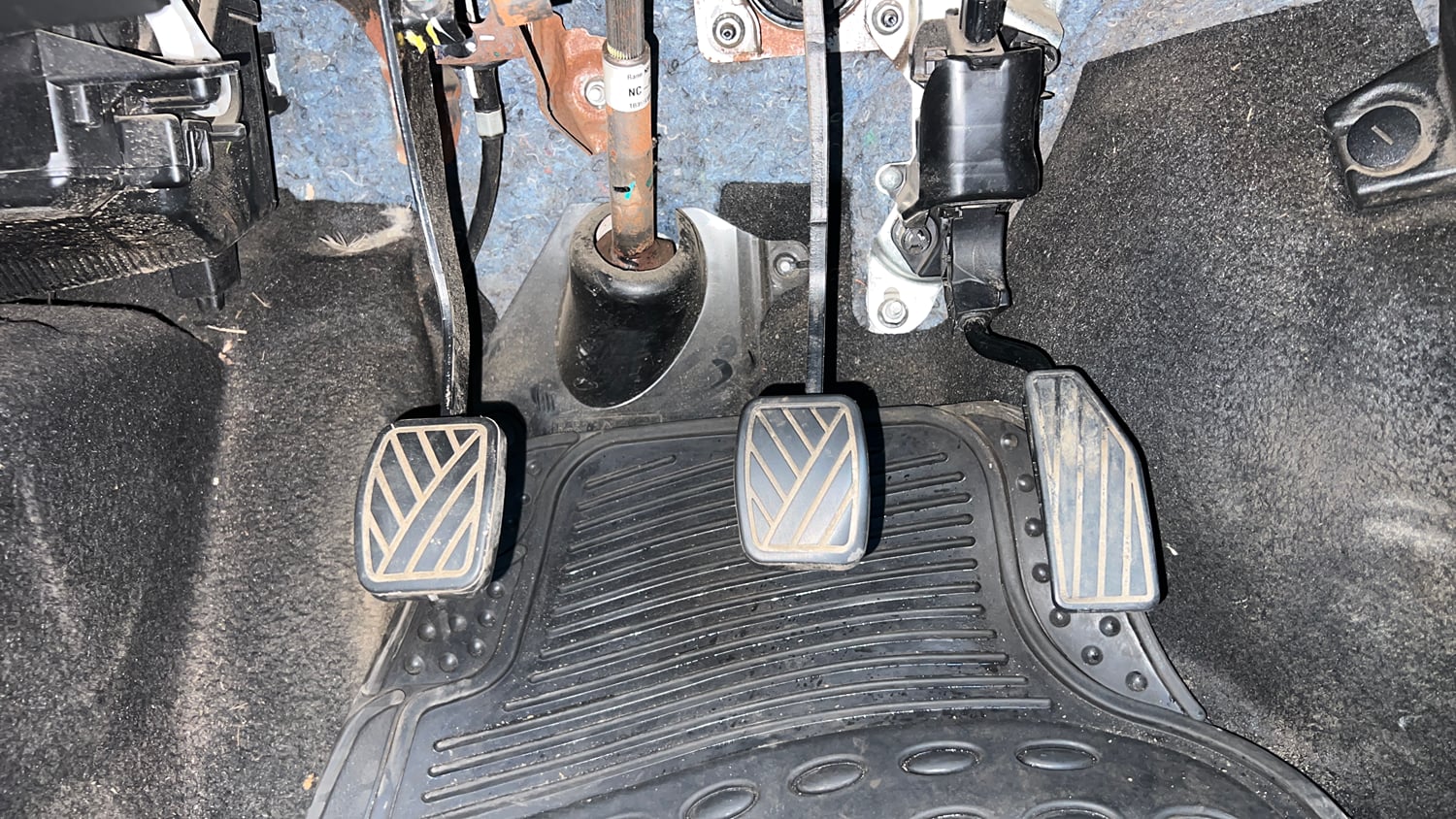 Used 2022 Maruti Suzuki Celerio VXi Petrol Manual interior PEDALS VIEW