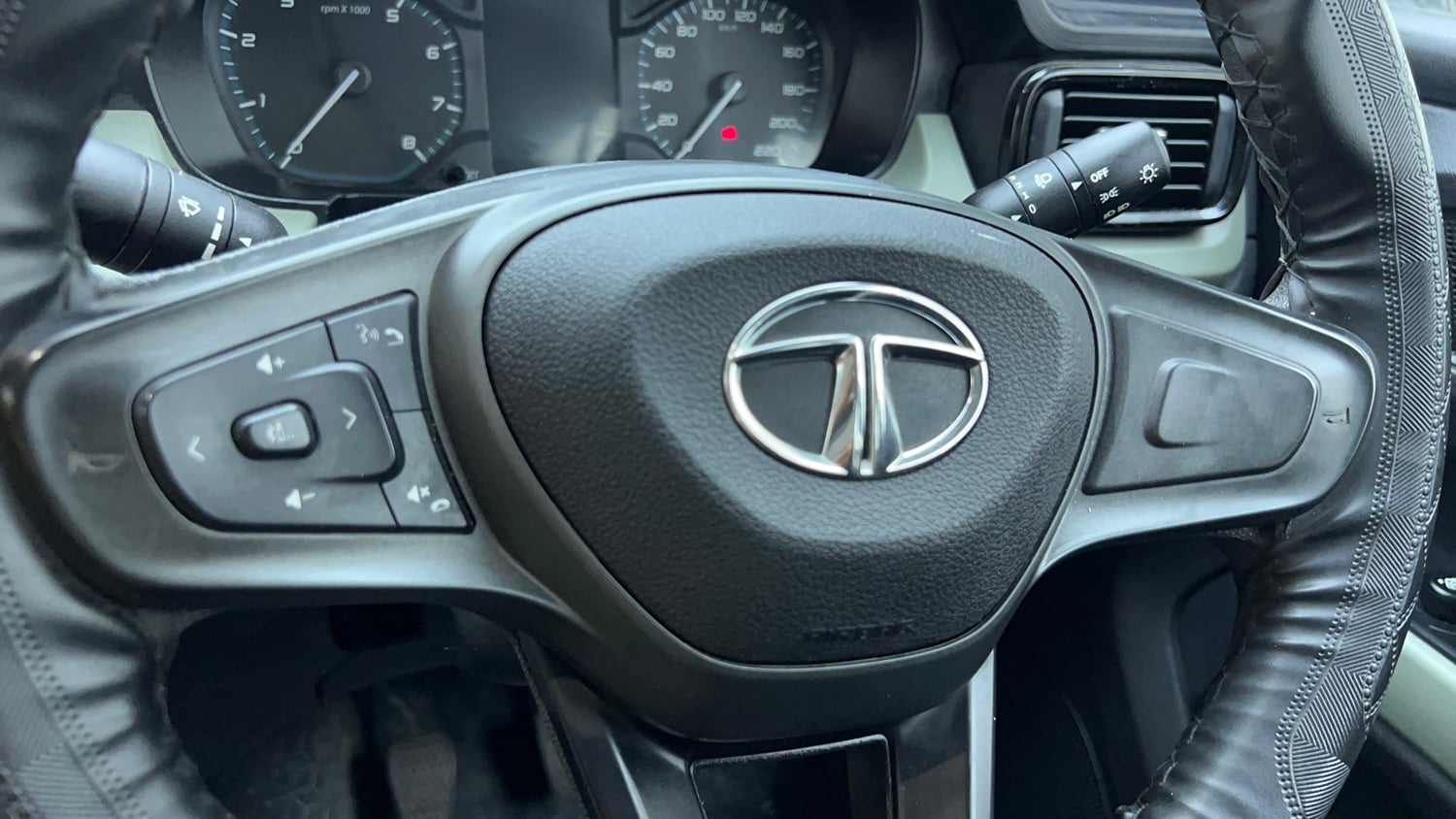Used 2022 Tata Punch Adventure MT Petrol Manual top_features Airbags