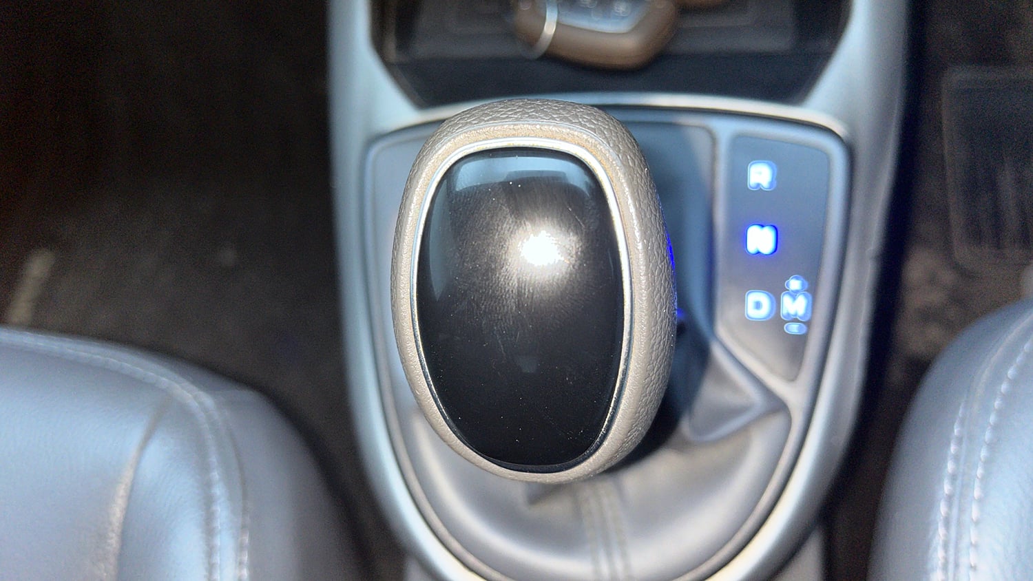 Used 2020 Hyundai Grand i10 Nios Asta AMT 1.2 Kappa VTVT Petrol Automatic interior GEAR  KNOB VIEW