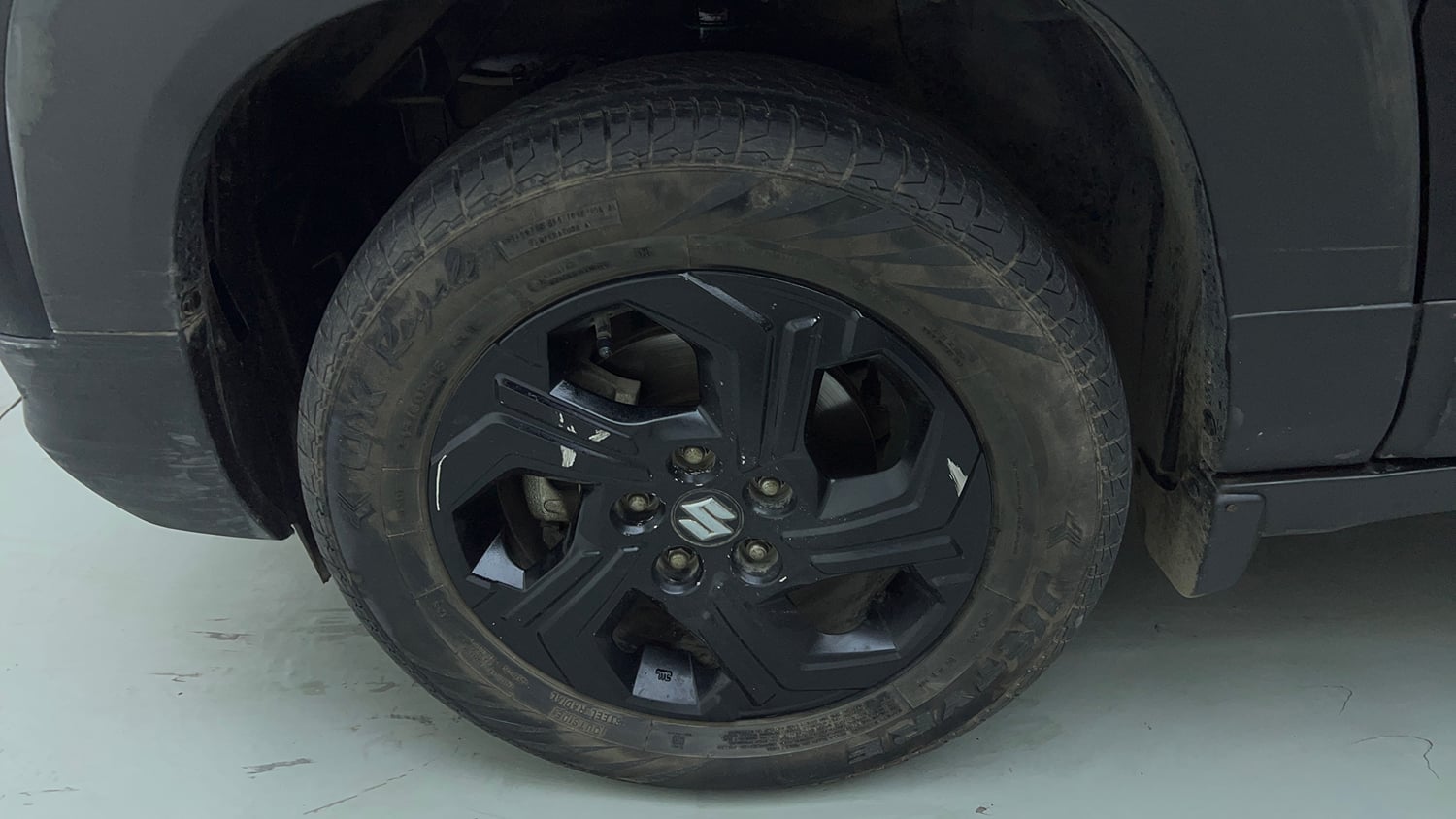 Used 2023 Maruti Suzuki Brezza ZXi AT Petrol Automatic tyres LEFT FRONT TYRE RIM VIEW