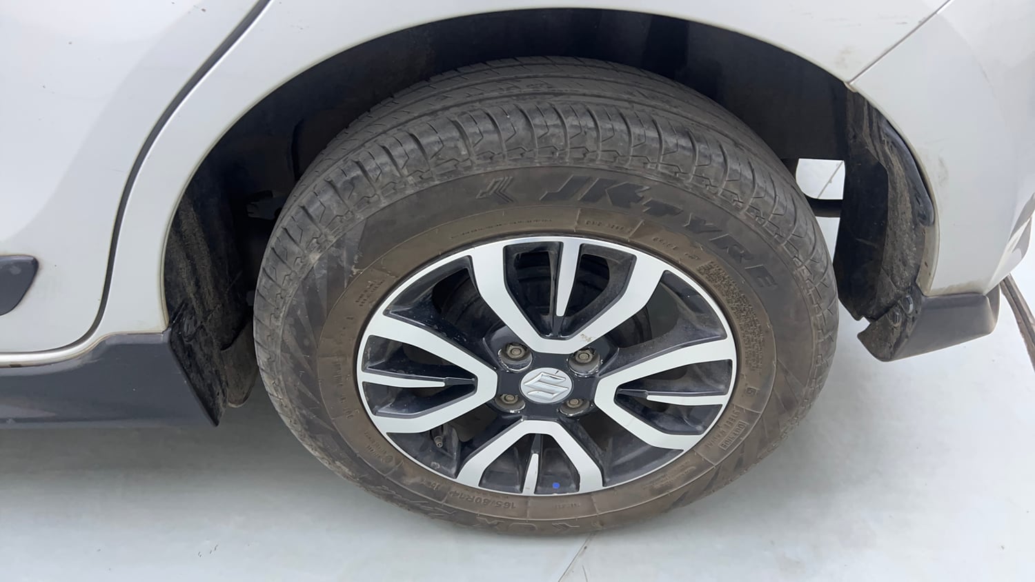 Used 2022 Maruti Suzuki Swift VXi Petrol Manual tyres LEFT REAR TYRE RIM VIEW