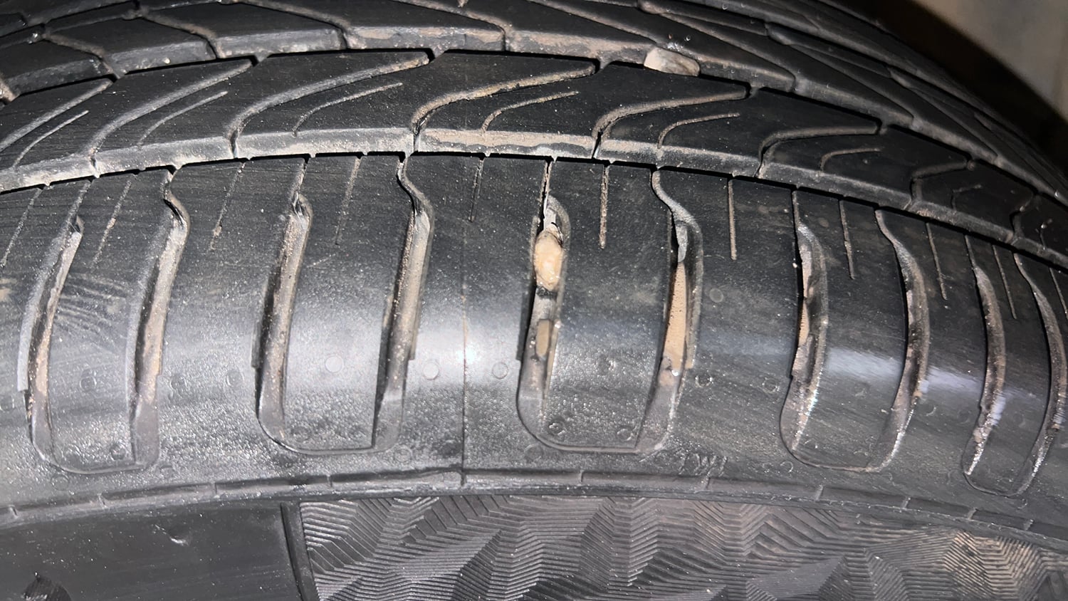 Used 2018 Ford EcoSport Trend + 1.5L Ti-VCT AT Petrol Automatic tyres LEFT FRONT TYRE TREAD VIEW
