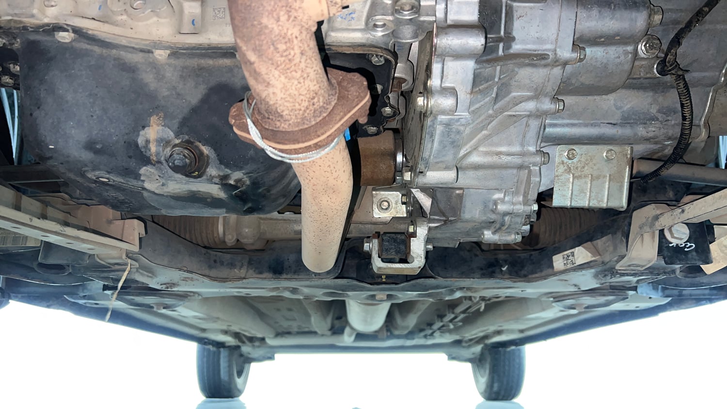 Used 2023 Tata Punch Accomplished Dazzle Pack AMT Petrol Automatic extra FRONT LEFT UNDERBODY VIEW