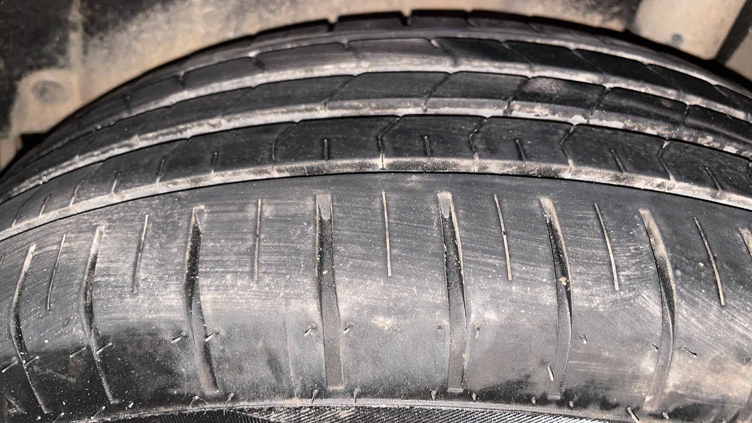 Used 2015 Maruti Suzuki Ertiga ZXi Petrol Manual tyres LEFT REAR TYRE TREAD VIEW
