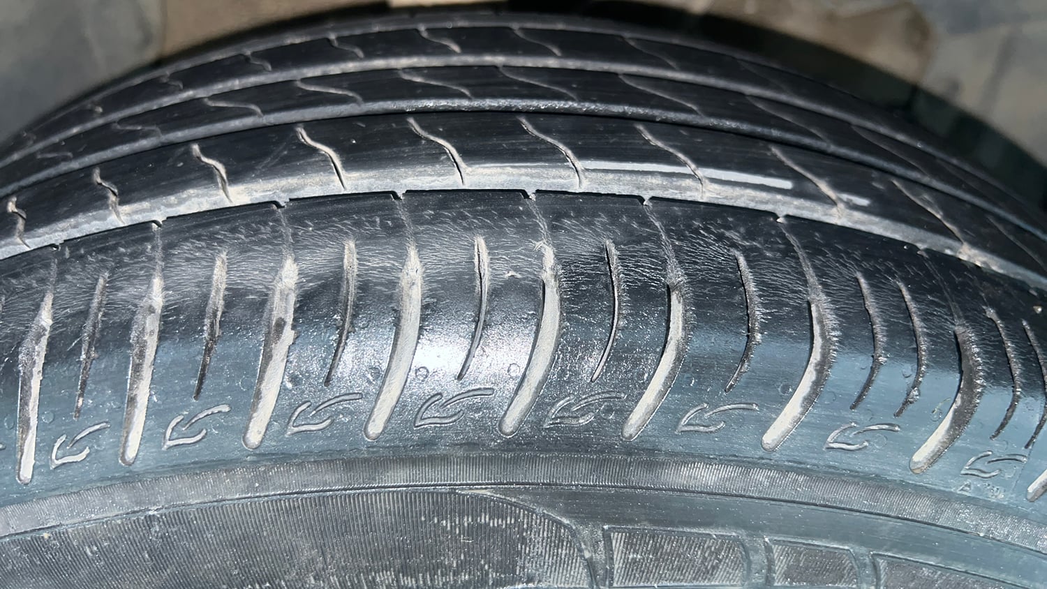 Used 2017 Maruti Suzuki Vitara Brezza VDi (O) Diesel Manual tyres RIGHT FRONT TYRE TREAD VIEW