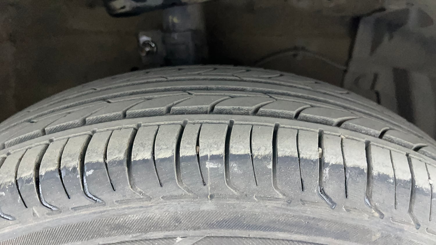 Used 2015 Maruti Suzuki Swift VDi Diesel Manual tyres RIGHT FRONT TYRE TREAD VIEW
