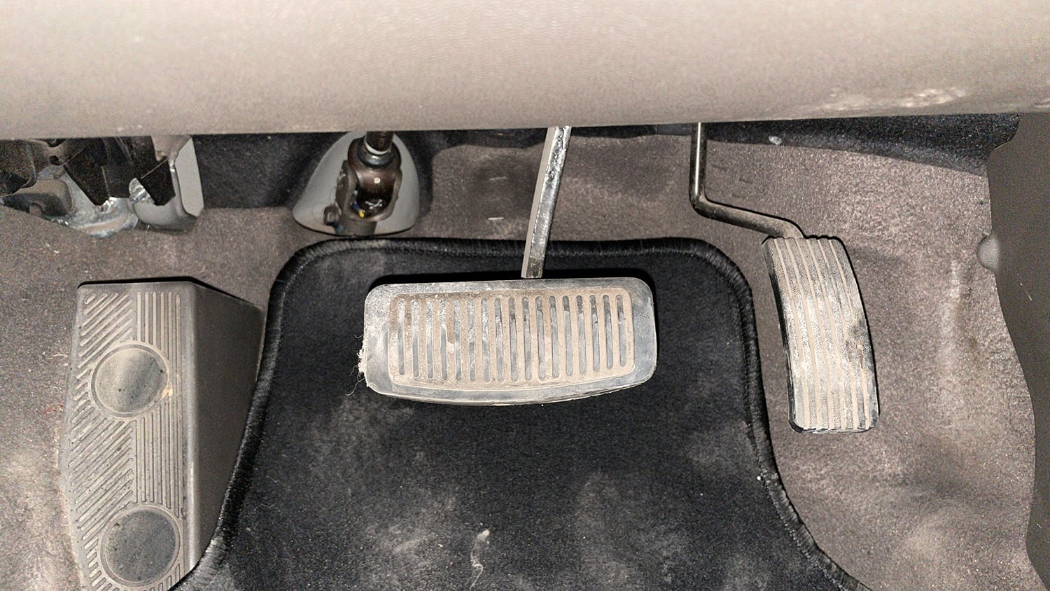 Used 2013 Hyundai i10 Sportz 1.2 AT Kappa2 Petrol Automatic interior PEDALS VIEW