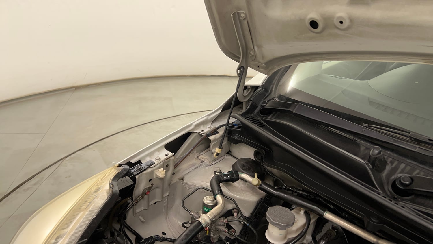 Used 2015 Maruti Suzuki Celerio VXi AMT Petrol Automatic engine ENGINE RIGHT SIDE HINGE & APRON VIEW