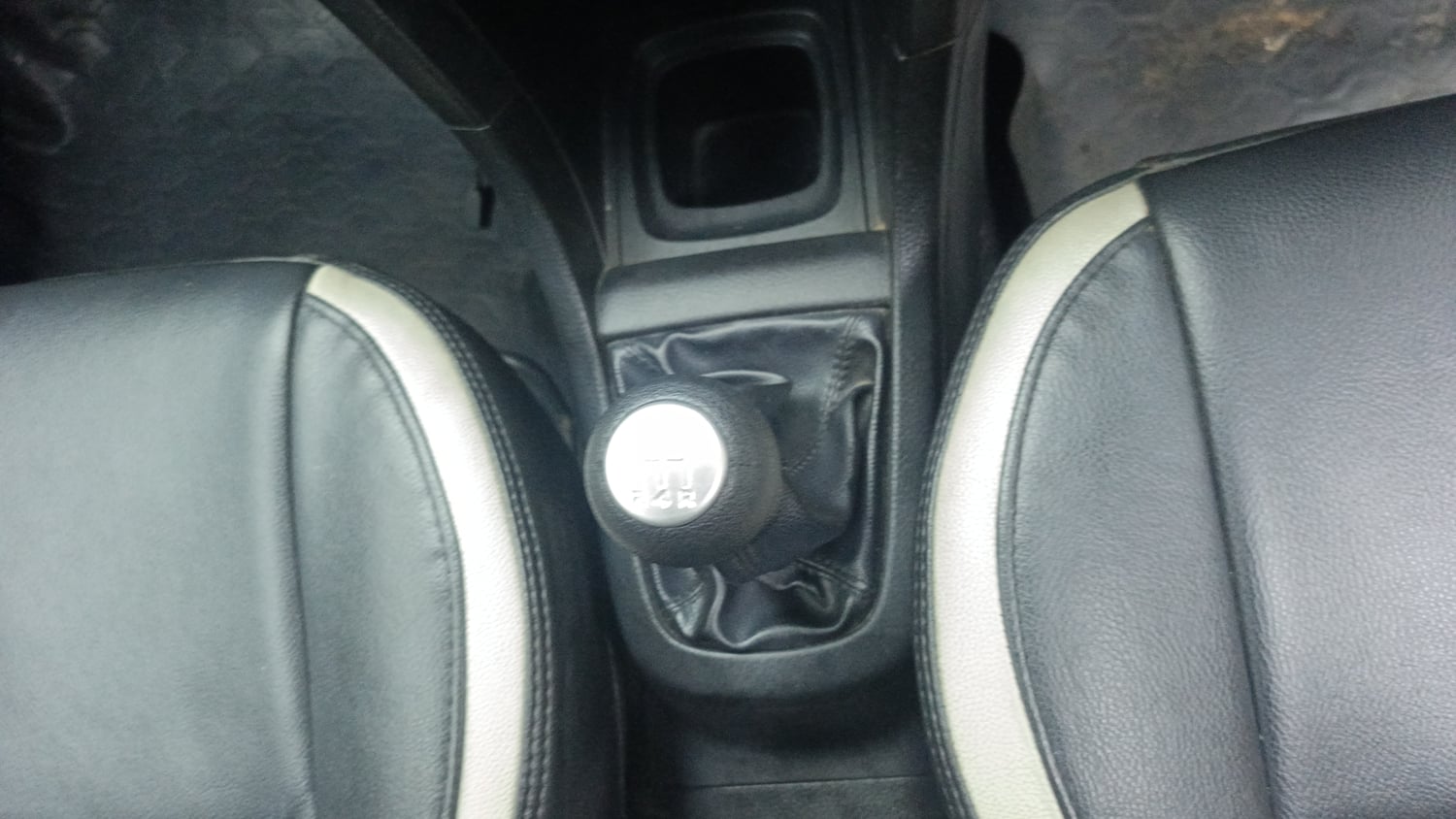 Used 2015 Maruti Suzuki Swift VDi Diesel Manual interior GEAR  KNOB VIEW