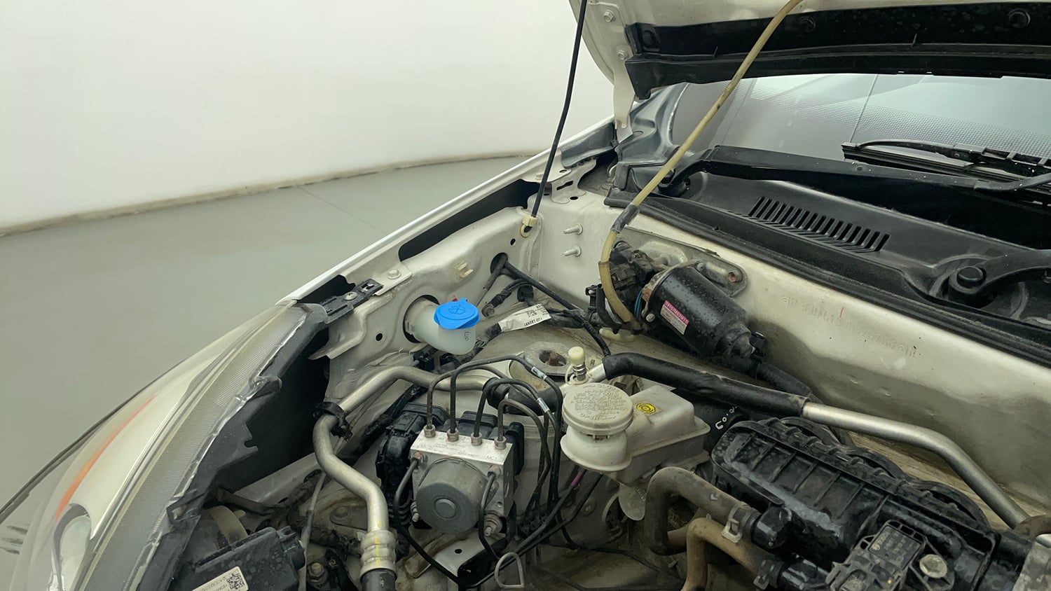 Used 2020 Maruti Suzuki Alto 800 VXi Petrol Manual engine ENGINE RIGHT SIDE HINGE & APRON VIEW