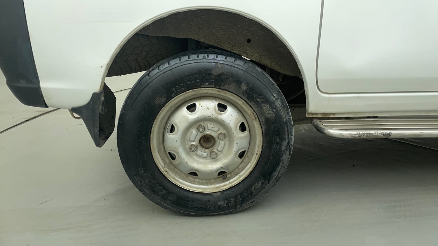 Used 2013 Maruti Suzuki Eeco 5 STR WITH A/C+HTR Petrol Manual tyres RIGHT REAR TYRE RIM VIEW