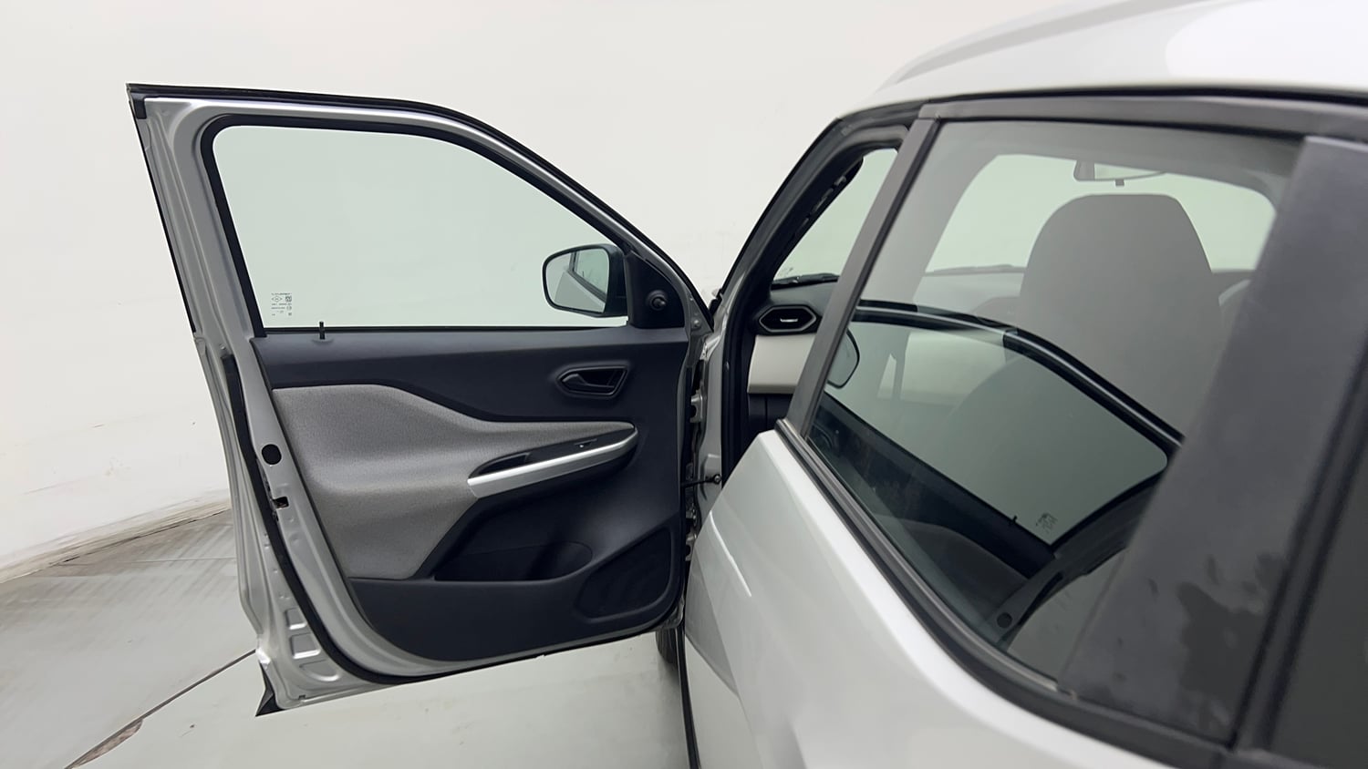 Used 2023 Nissan Magnite XE AMT Petrol Automatic interior LEFT FRONT DOOR OPEN VIEW