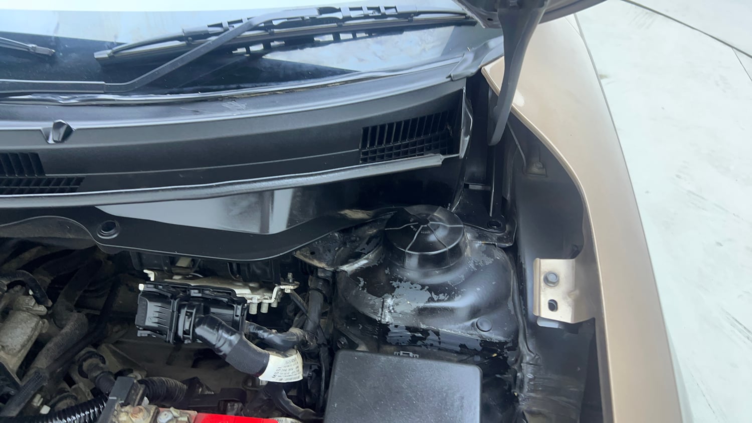 Used 2018 Maruti Suzuki Dzire VXi Petrol Manual engine ENGINE LEFT SIDE HINGE & APRON VIEW