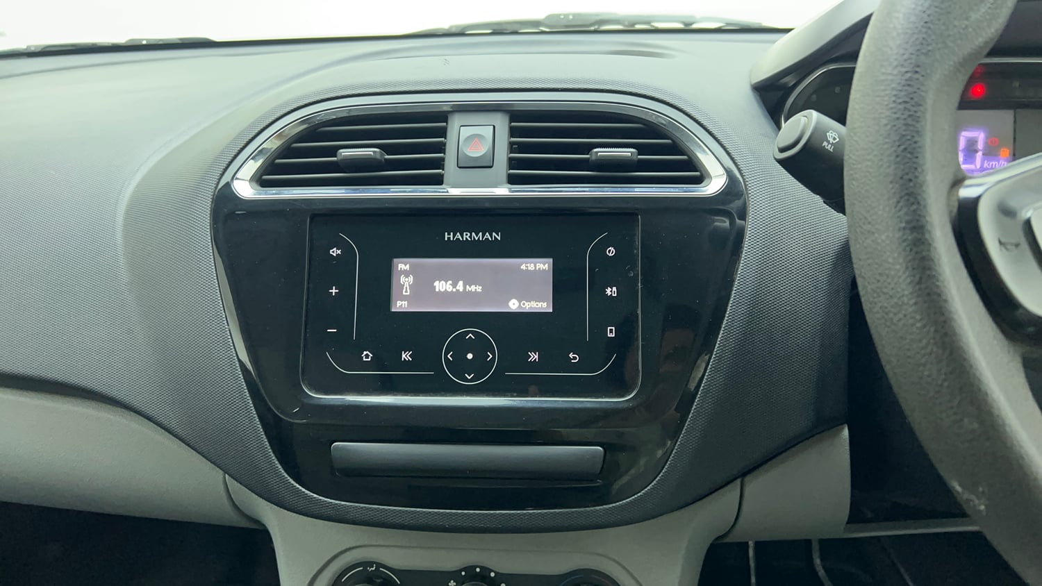 Used 2020 Tata Tiago XT Petrol Manual top_features Integrated (in-dash) music system
