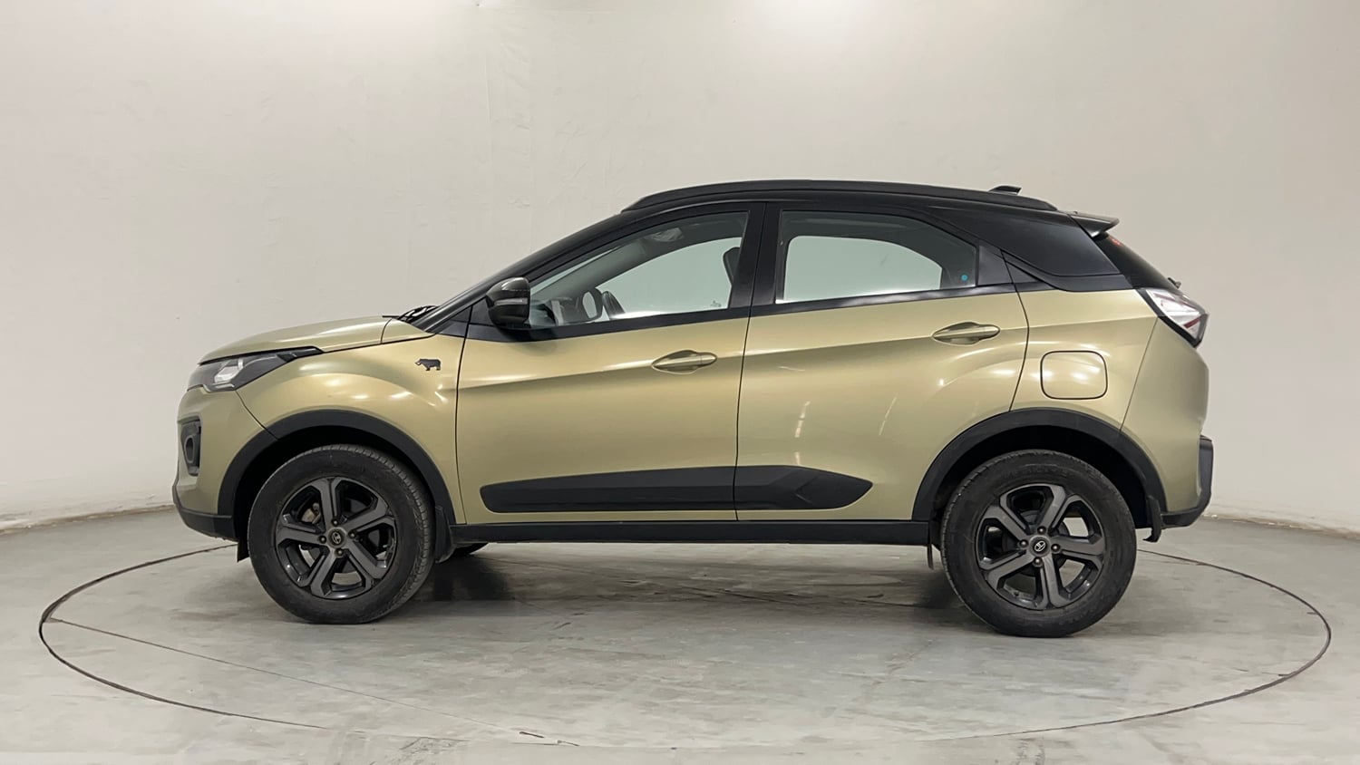 Used 2022 Tata Nexon Kaziranga XZA Plus (Premium) Petrol Automatic exterior LEFT SIDE VIEW