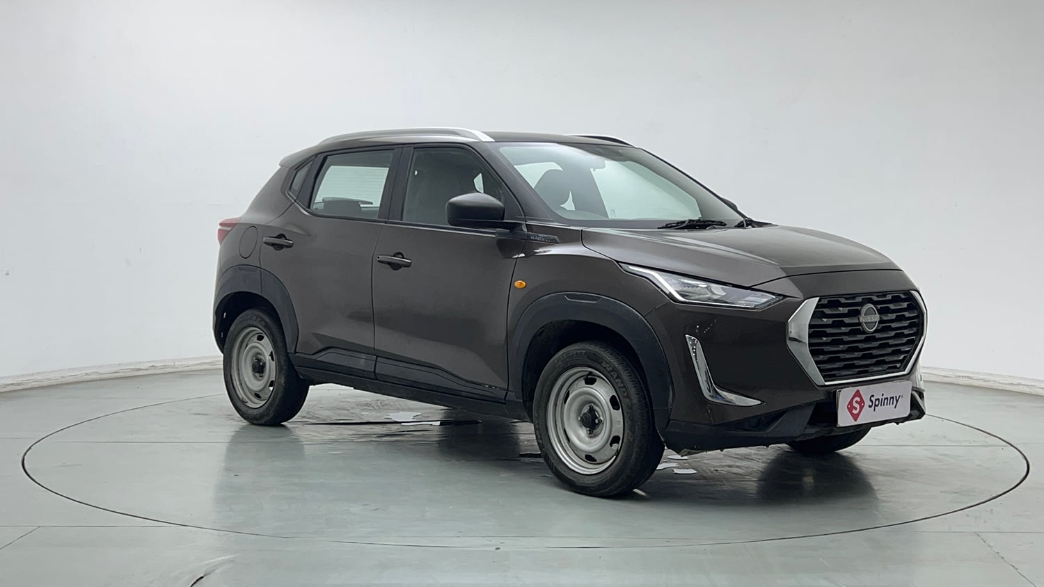 Used 2023 Nissan Magnite XE Petrol Manual exterior RIGHT FRONT CORNER VIEW