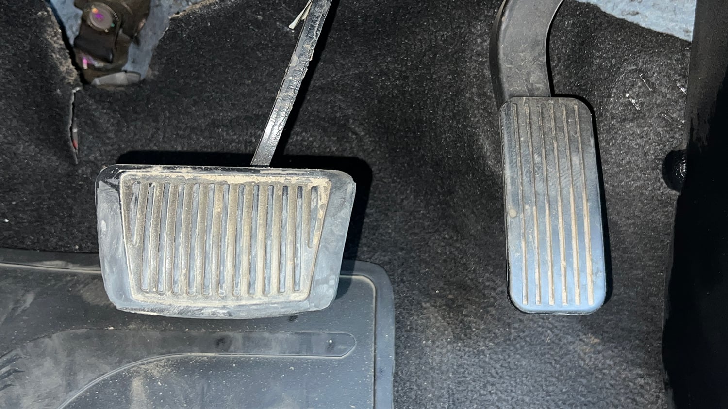 Used 2022 Hyundai Alcazar Signature (O) 6 STR 2.0 Petrol AT Petrol Automatic interior PEDALS VIEW