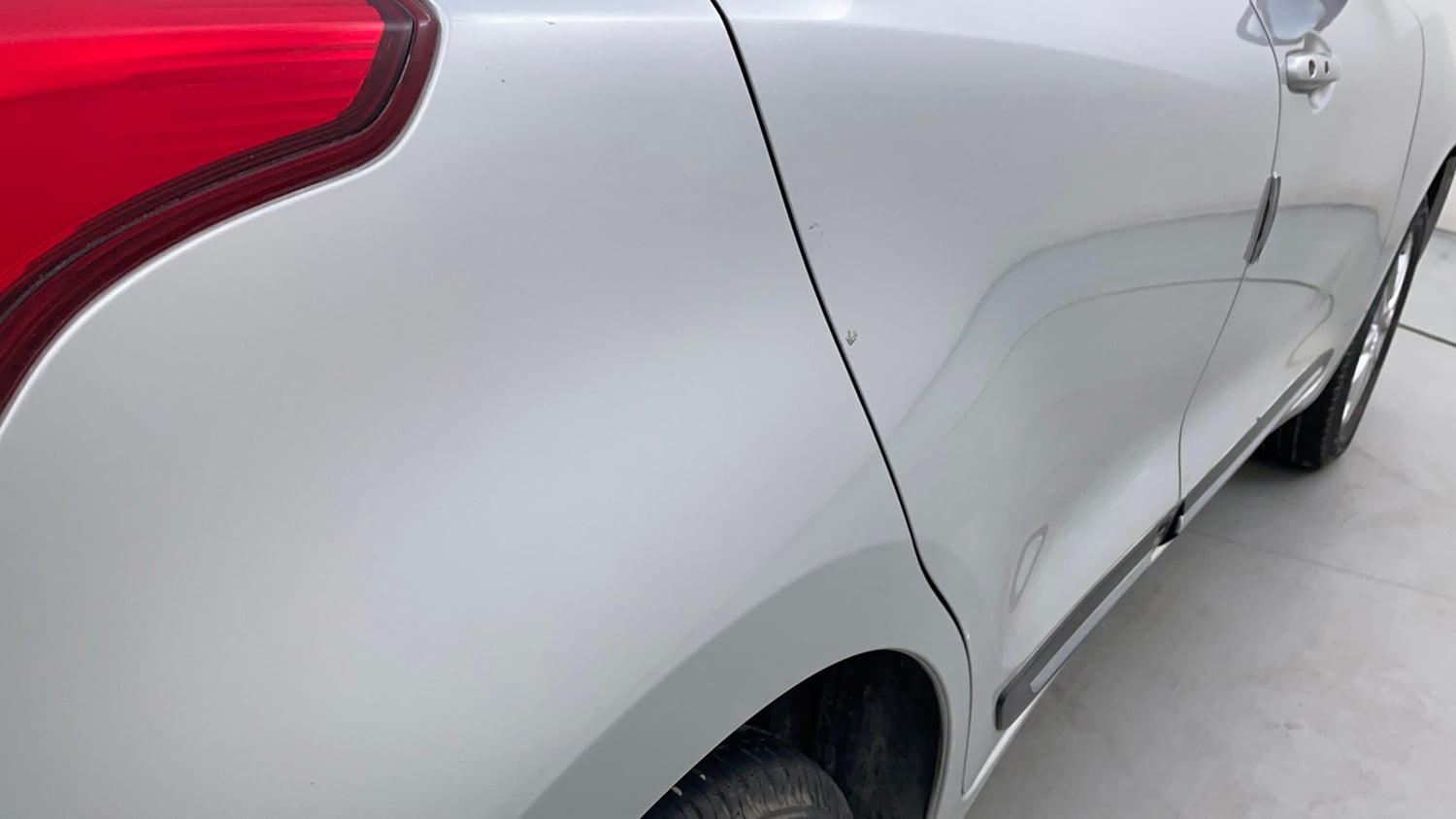 Used 2023 Maruti Suzuki Swift ZXi Petrol Manual dents MINOR DENT