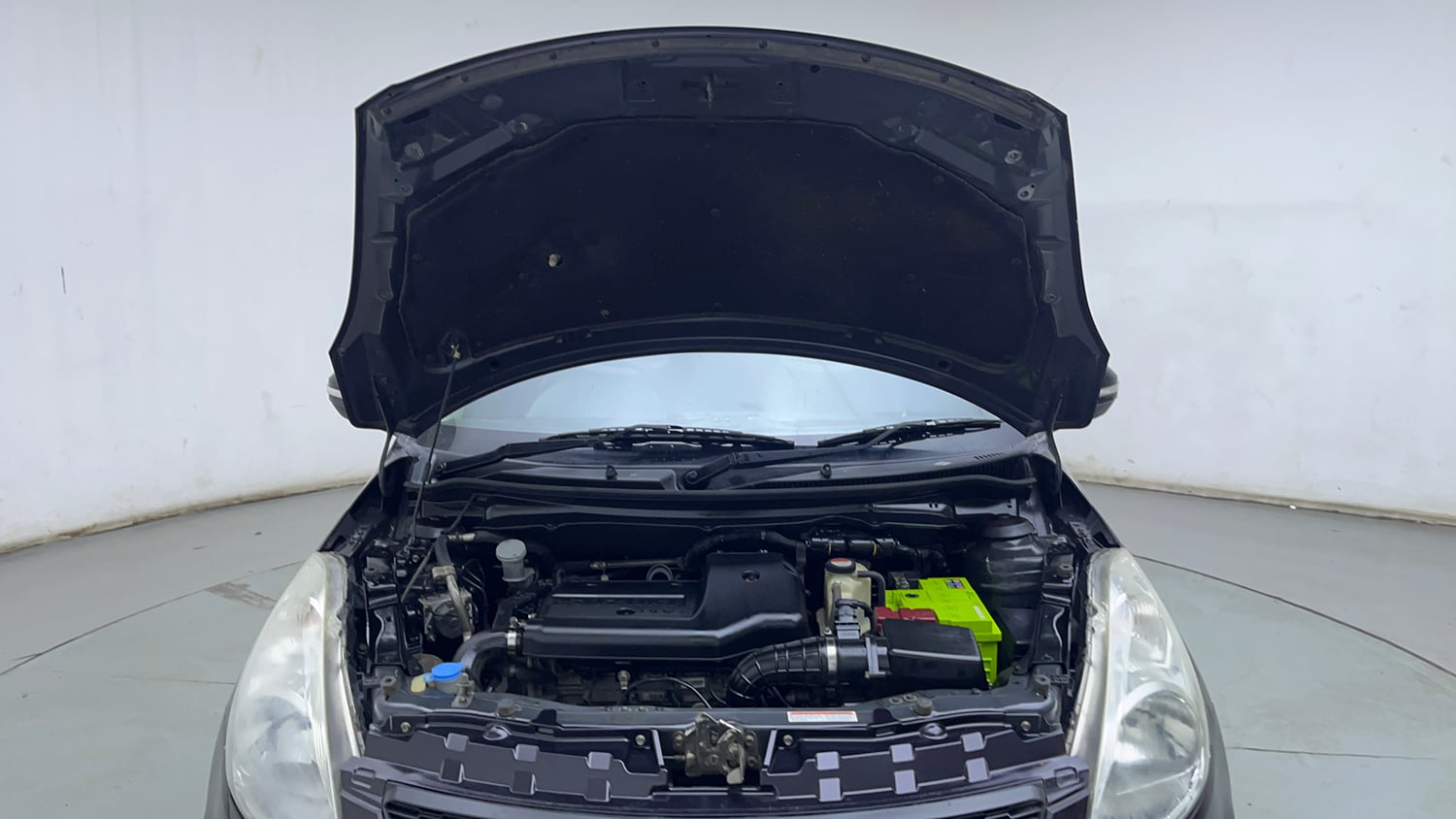 Used 2015 Maruti Suzuki Swift VDi Diesel Manual engine ENGINE & BONNET OPEN FRONT VIEW