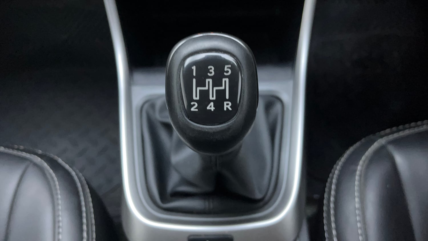 Used 2023 Tata Altroz XZ Petrol Petrol Manual interior GEAR  KNOB VIEW