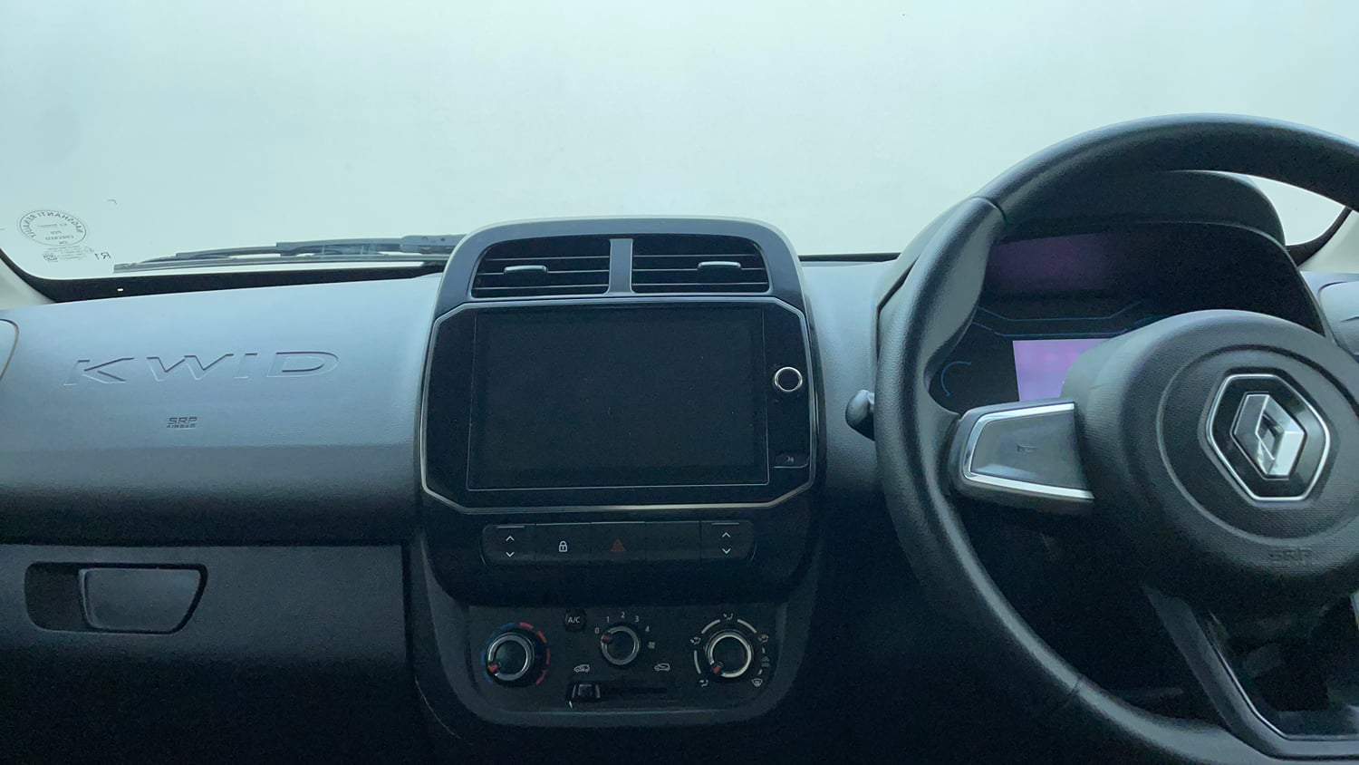 Used 2022 Renault Kwid RXT 1.0 AMT (O) Petrol Automatic interior MUSIC SYSTEM & AC CONTROL VIEW